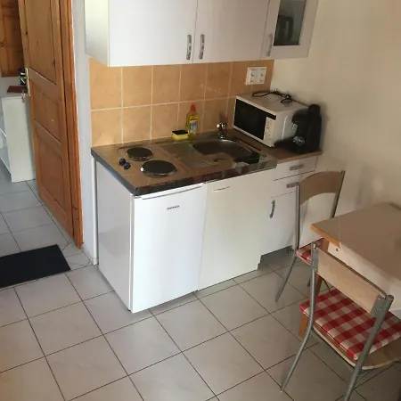 Δωμάτια σε οικογενειακή κατοικία Napsuetoette Kehida