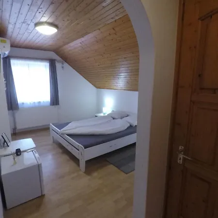 Δωμάτια σε οικογενειακή κατοικία Napsuetoette Kehida *